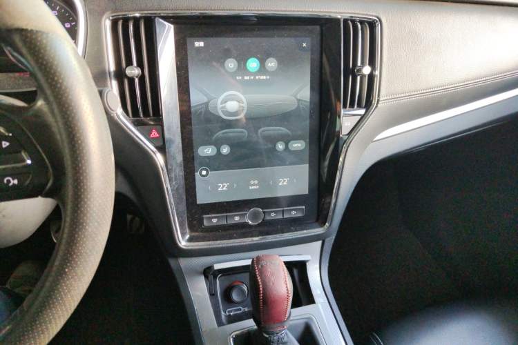 Used Roewe RX5 2016 20T Two-Wheel Drive Automatic Internet Smart Edition
