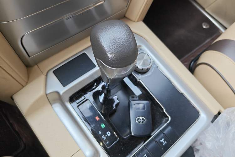 Used Toyota Land Cruiser 2016 4.0L Automatic Transmission Middle East Version Gear Lever