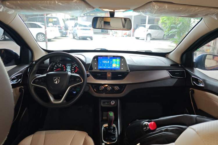 Used Baojun 310W 2017 1.5L Manual Fashion Model China V