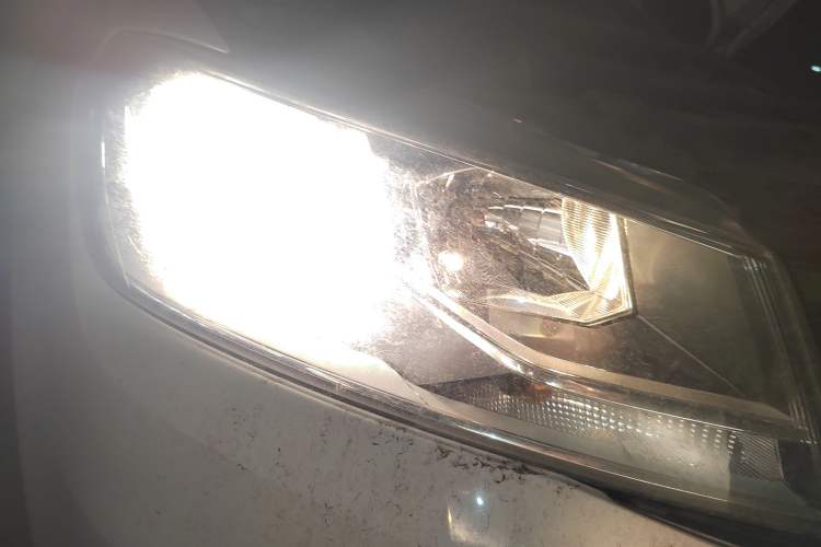 Used Volkswagen Santana 2016 1.6L Automatic Comfort Edition Right Front Headlight