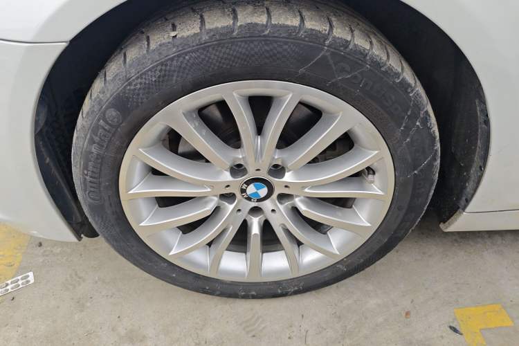 Used BMW 5 Series 2014 525Li Luxury Design Package Left Front Wheel Hub