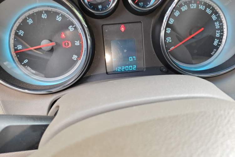 Used Buick GT 2012 GT 1.6L Manual Entry-Level Model Odometer Close Up