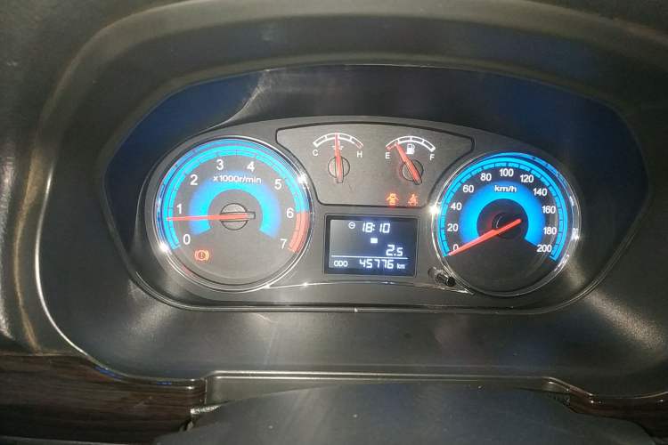 Used Dongfeng Fengon 370 2016 1.5L Manual Luxury 7-Seater