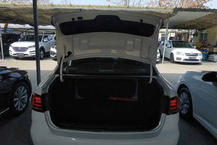 Used Volkswagen Lavida 2019 Lavida Start 1.5L Automatic Trendy Version China VI Standard Trunk