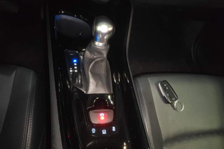 Used Toyota IZOA 2018 2.0L Yichi Version China VI Standard