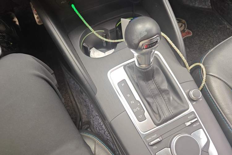 Used Audi A3 2019 Limousine 35 TFSI Fashion Edition China V standard Gear Lever