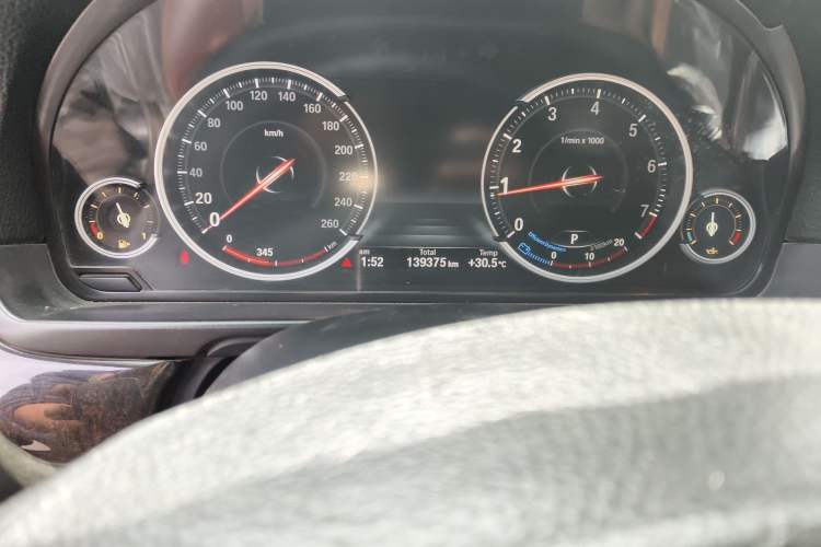 Used BMW 5 Series 2014 525Li Leading Model
