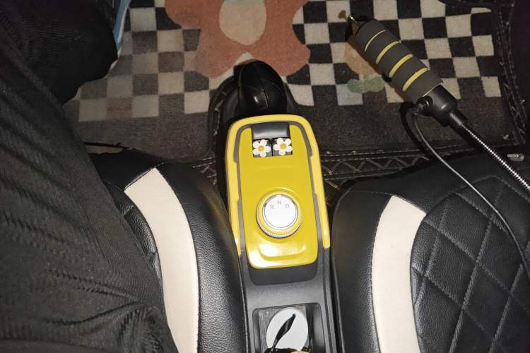 Used Chery QQ Ice Cream 2022 170km Sundae Phosphate Lithium-Ion Gear Lever