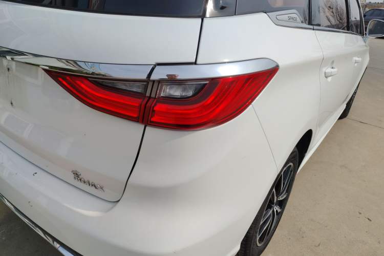 Used BYD Song MAX 2017 1.5T Manual Smart Connect Luxury 7-Seater
