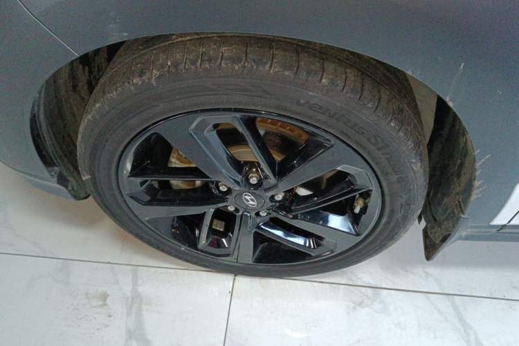 Used Hyundai ENCINO 2018 1.6T Dual-Clutch ZhiPao Edition China V Standard Left Front Wheel Hub
