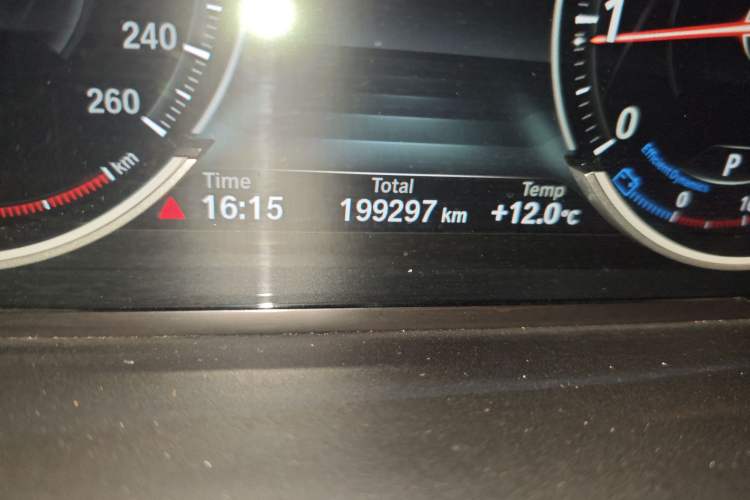 Used BMW 5 Series 2017 525Li Luxury Design Package Odometer Close Up