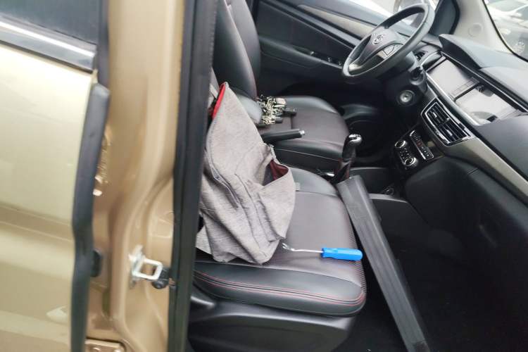 Used CHANGAN KAICHENG Oushang A600 2017 1.5L Manual Luxury Model Right Front Seat