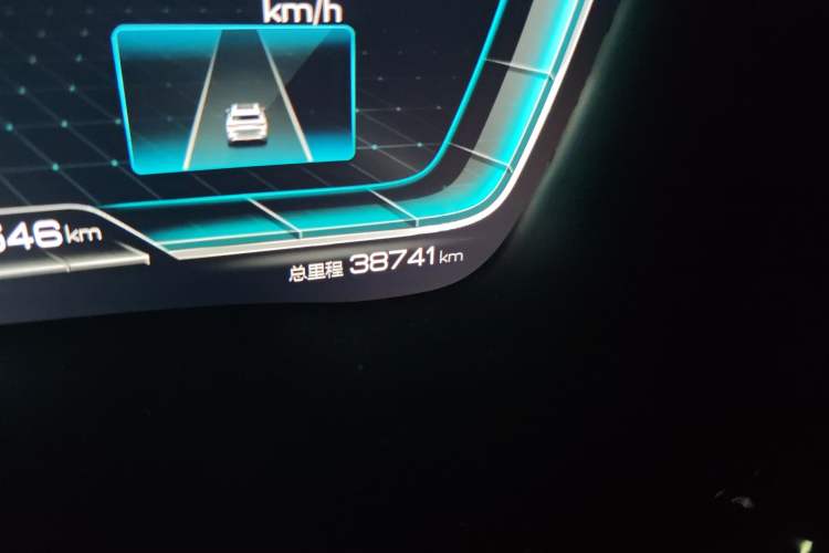 Used BYD Song PLUS New Energy 2021 DM-i 110KM Flagship PLUS Odometer Close Up