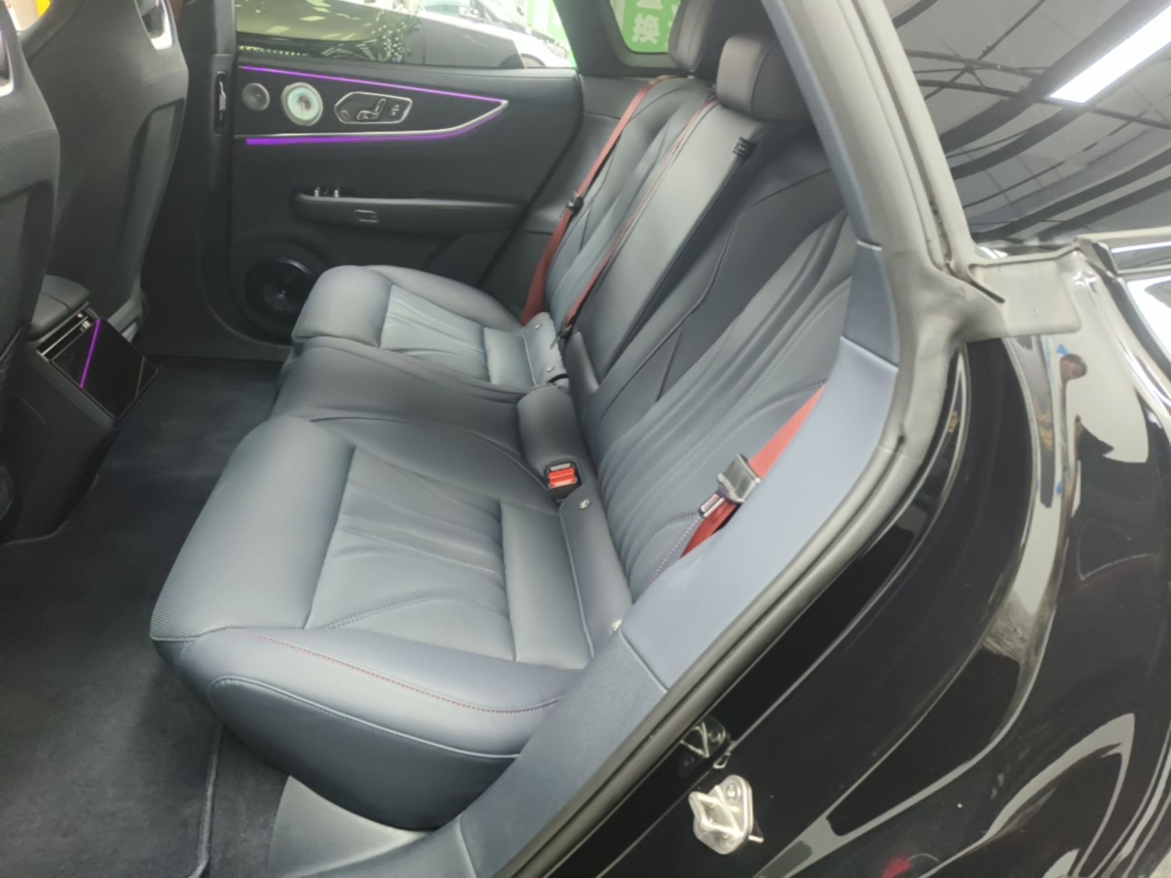 Zeekr 001 2026 95° All-Wheel-Drive Max Edition — снимка 20
