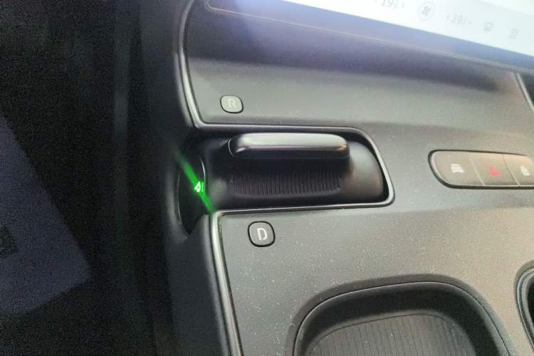 Used Nio ET5T 2024 75kWh Touring Gear Lever