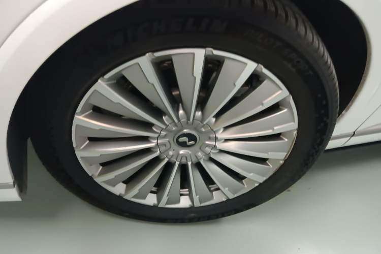 Used ONVO Luxeed L90 2025 Model—Ultra Six-Seater Version
