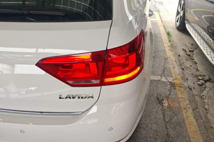 Used Volkswagen Gran Lavida 2015 1.6L Automatic Comfort Edition
