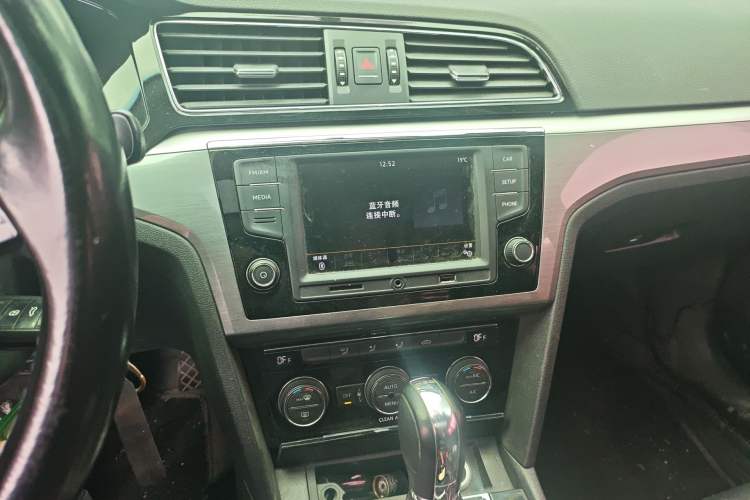 Used Volkswagen Lamando 2017 280TSI DSG Comfort Edition Audio And AC Panel