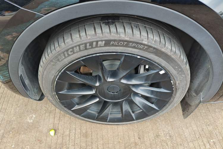 Used Tesla Model Y 2021 Standard Range Rear-Wheel Drive Version Left Front Wheel Hub