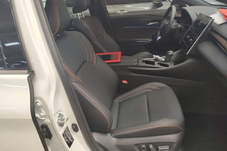 Used Toyota Avalon 2024 Dual-Engine 2.5L XLE Premium Edition Right Front Seat