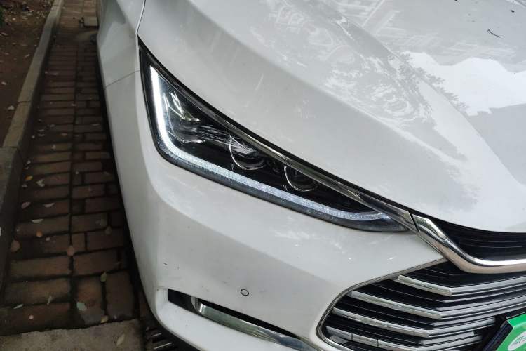 Used BYD Tang 2019 2.0T Automatic SmartConnect Luxury 7-Seater China VI Standard Right Front Headlight