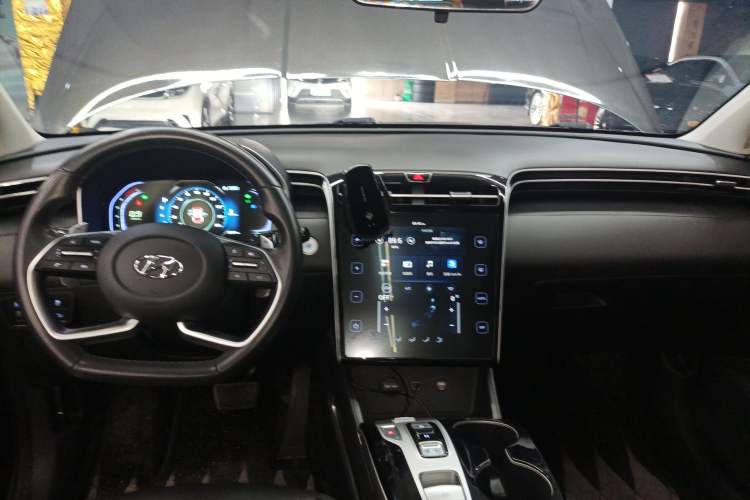 Used Hyundai Tucson 2021 Tucson L 1.5T DCT GLX Elite Edition Center Console