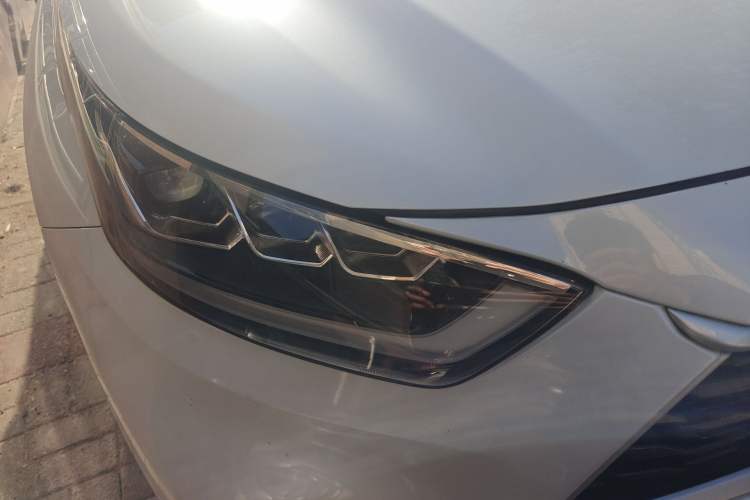 Used Toyota Highlander 2022 Dual-Engine 2.5L Four-Wheel Drive Prestige Version 7 Seats Right Front Headlight