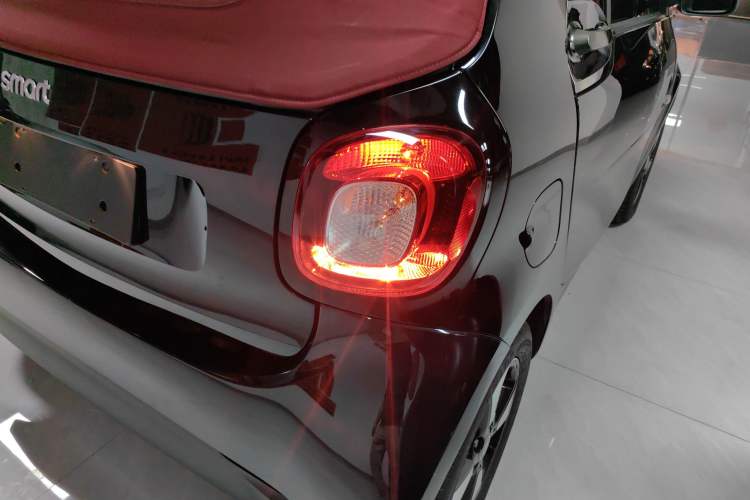 Used smart fortwo 2016 1.0L 52 kW Convertible Passion Edition
