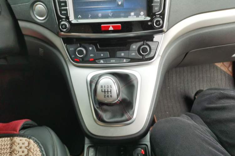 Used Haval H6 2017 Blue Label Sport Edition 1.5T Manual Two-Wheel Drive Elite Model Gear Lever