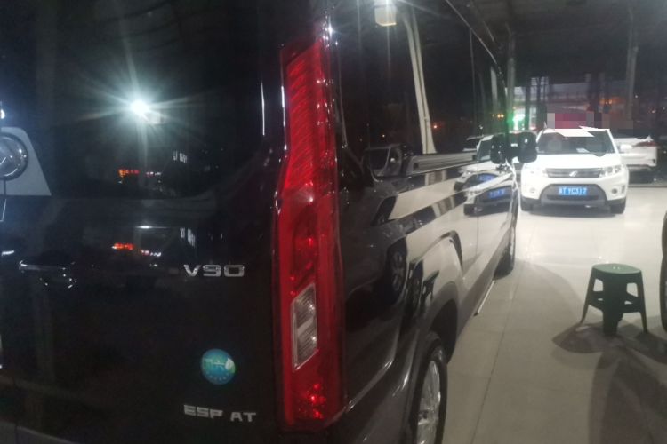 Used SAIC MAXUS Xintu V90 2022 2.0T Automatic Zhiyun King Rear-Drive Extended Wheelbase High-Roof Design with Single Rear Tire—6/7 Seater