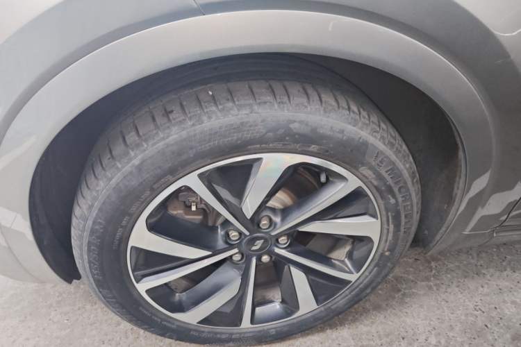 Used Li Auto ONE 2021 Extended-Range 6-Seater Version Left Front Wheel Hub