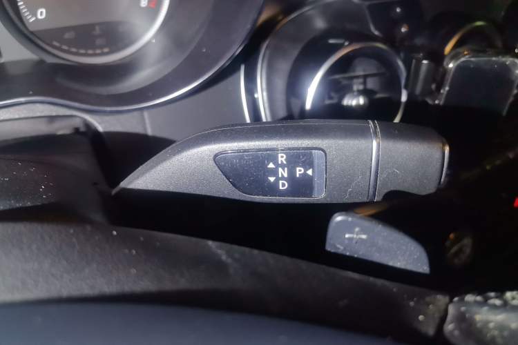 Used Mercedes-Benz C-Class 2018 C 180 L Fashion Model Gear Lever