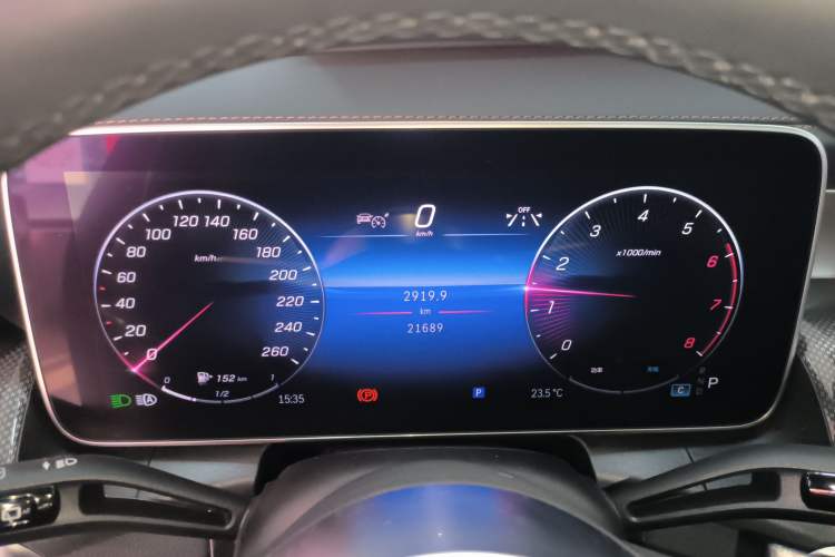 Used Mercedes-Benz GLC 2023 Facelift GLC 260 L 4MATIC Dynamic Version 5 Seats Instrument Cluster