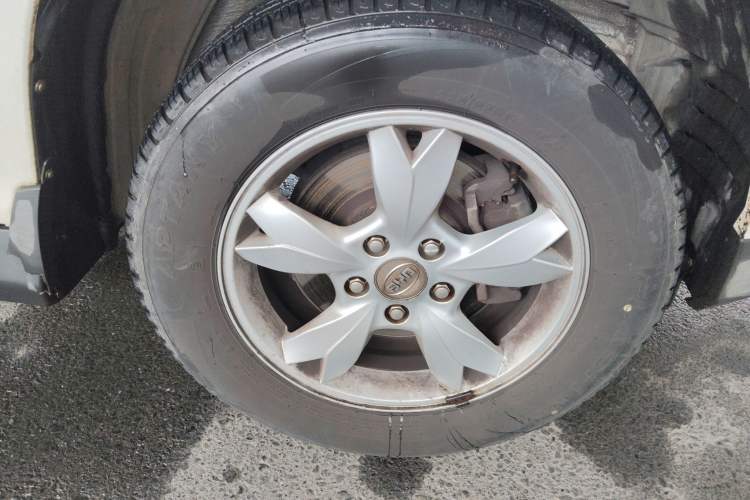 Used BYD S6 2014 2.0L Manual Luxury 5-Seater Right Front Wheel Hub