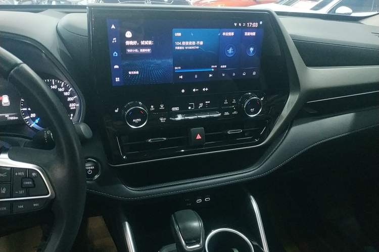 Used Toyota Highlander 2023 2.5L Smart Electric Hybrid Dual-Drive Prestige Version 7 Seats Audio And AC Panel