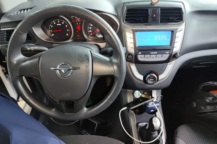 Used Haima M3 2015 1.5L Manual Elite Model Center Console