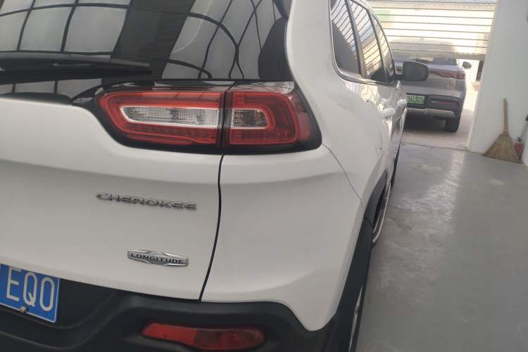 Used Jeep Cherokee 2016 2.4L Leading Edition Right Rear Taillight