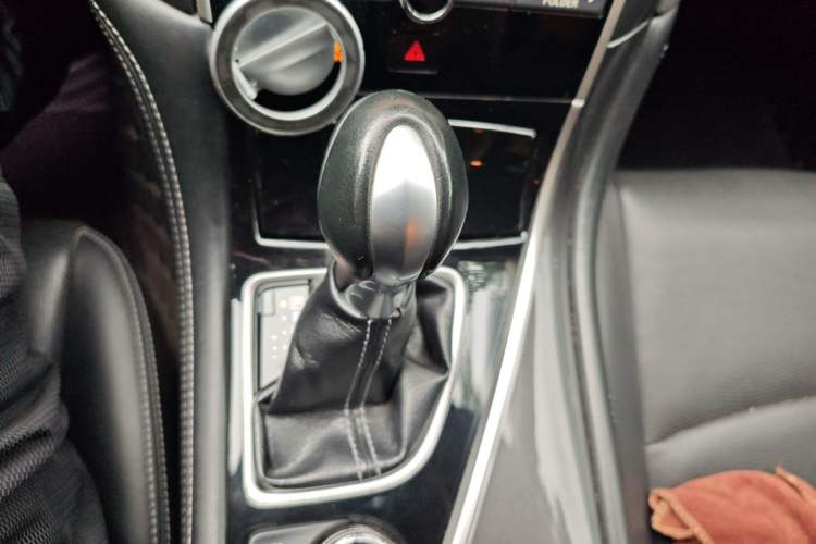 Used Infiniti Q50 2014 2.0T Comfort Edition Gear Lever
