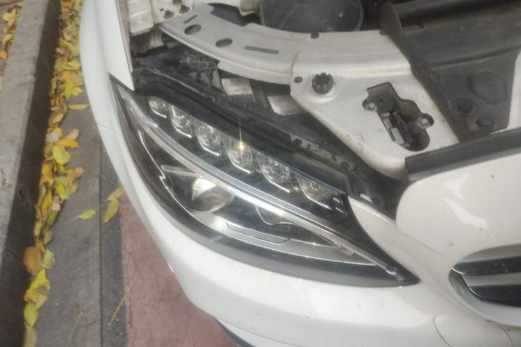 Used Mercedes-Benz C-Class 2015 C 200 L Sport Edition Right Front Headlight