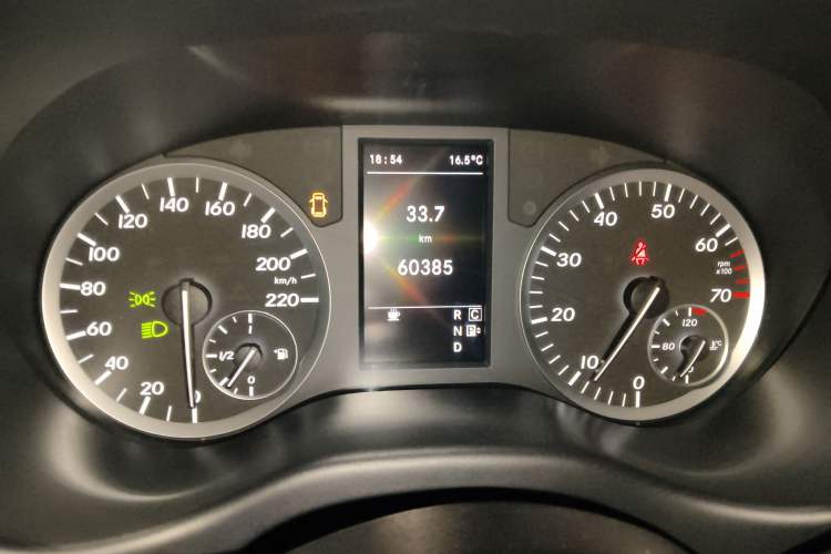 Used Mercedes-Benz Vito 2018 2.0T Elite Version 7 Seats China VI Emission Standard
