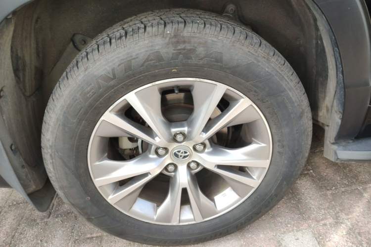 Used Toyota Highlander 2015 2.0T Two-Wheel Drive Elite Edition 5 Seats Right Rear Wheel Hub