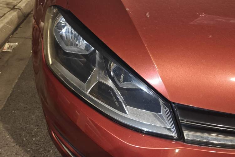 Used Volkswagen Golf 2014 1.6L Automatic Comfort Model Right Front Headlight