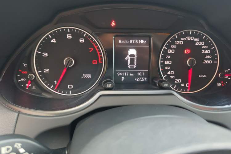 Used Audi Q5 2017 Plus 40 TFSI Technology Model Odometer Close Up