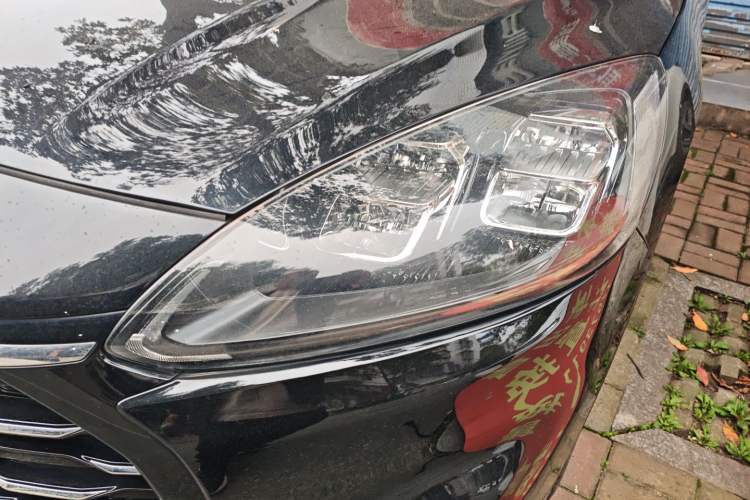 Used Ford Escape 2020 EcoBoost 245 Two-Wheel-Drive Titanium Edition