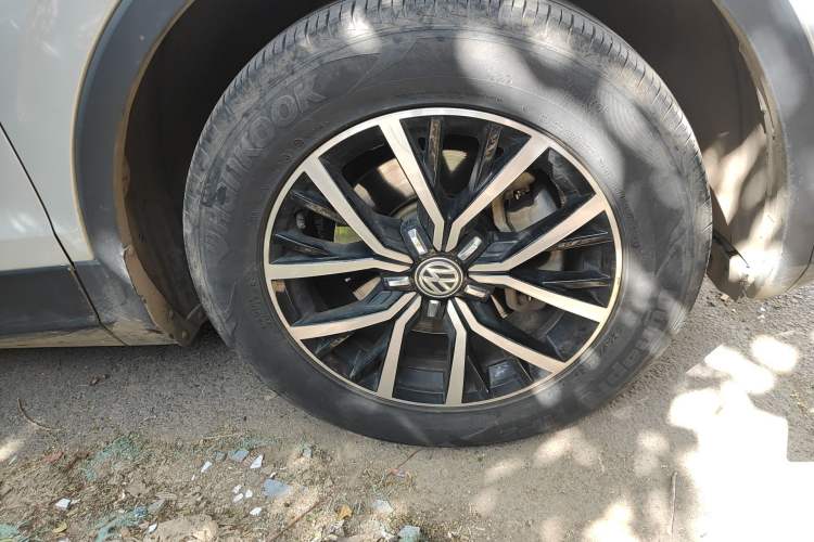 Used Volkswagen Tiguan L 2018 330TSI Automatic Two-Wheel Drive Luxury Edition Right Front Wheel Hub