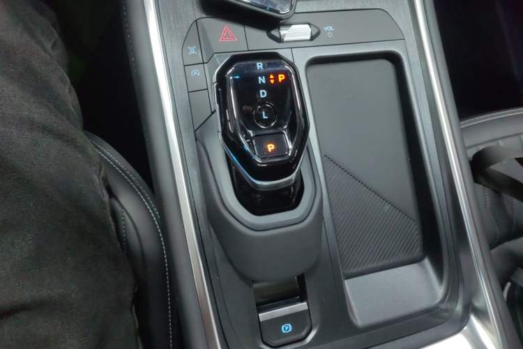 Used Ford Edge 2025 Ford Explorer L 2.0T EcoBoost Two-Wheel Drive 7-Seater Fashion Edition