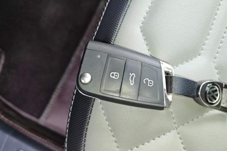 Used Volkswagen Tayron 2023 330TSI Two-Wheel-Drive R-Line High-Energy Version Vehicle Key