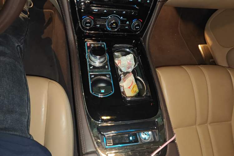 Used Jaguar XJ 2014 XJL 3.0 SC Two-Wheel-Drive Panoramic Business Edition