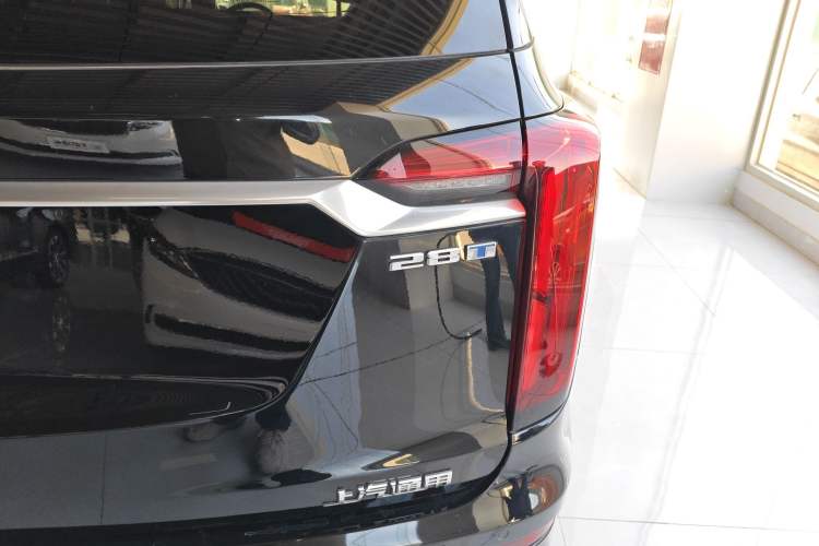 Used Cadillac XT6 2022 2.0T 7-Seater Two-Wheel Drive Luxury Version Right Rear Taillight