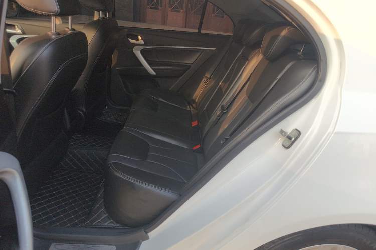 Used Geely Auto Emgrand 2016 Sedan 1.5L CVT Upward Version
